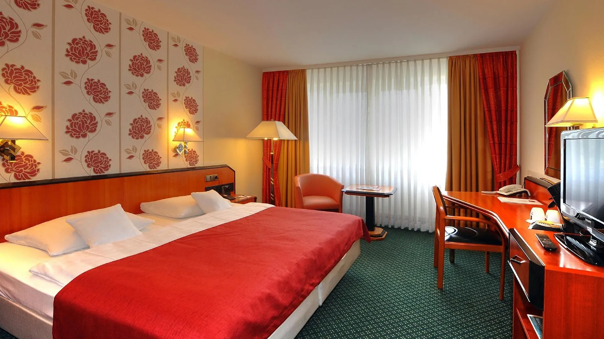 Best Western Plus Delta Park Hotel MHG 4*,