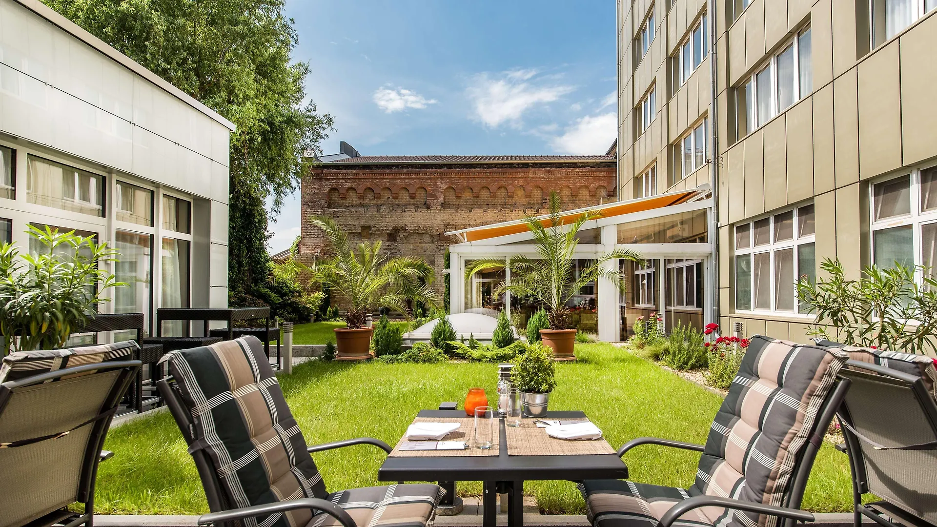 Best Western Plus Delta Park Hotel MHG 4*,