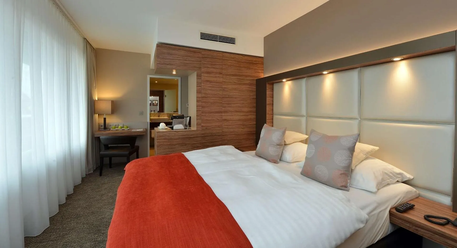 ****  Best Western Plus Delta Park Hotel MHG Alemania